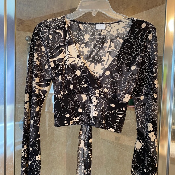 NWOT DRESSY CROP TOP - Picture 2 of 6